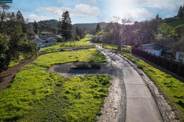 2080 2080 Essenay Ave, Walnut Creek, CA 94597