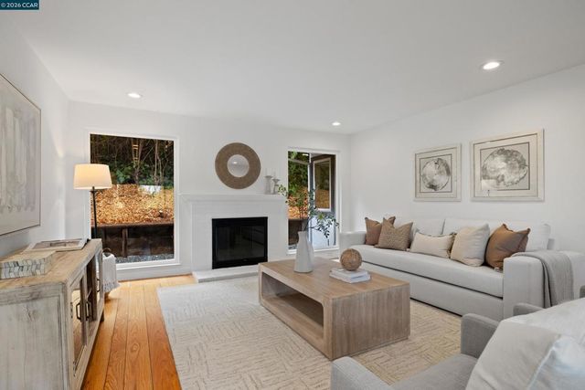 2080 2080 Essenay Ave, Walnut Creek, CA 94597