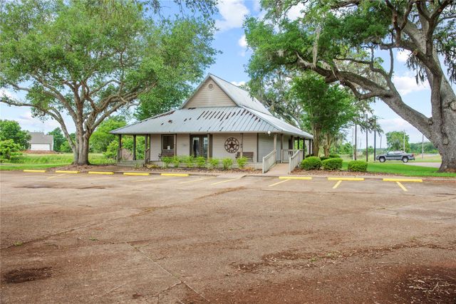 1127 Saddle Horn Bend, Angleton, TX 77515