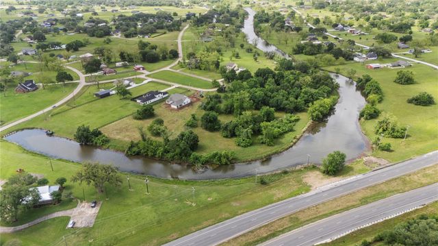 1127 Saddle Horn Bend, Angleton, TX 77515