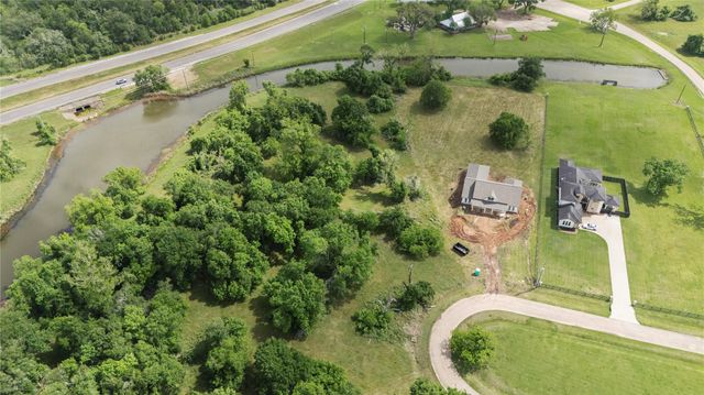 1127 Saddle Horn Bend, Angleton, TX 77515