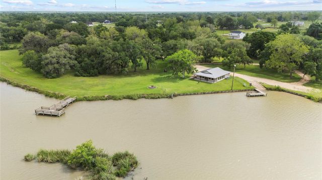1127 Saddle Horn Bend, Angleton, TX 77515
