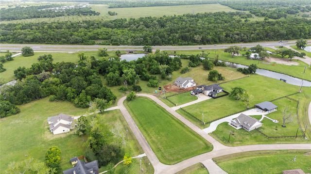 1127 Saddle Horn Bend, Angleton, TX 77515