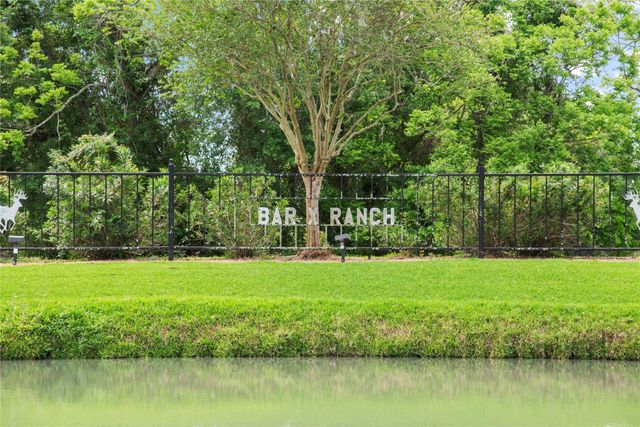 1127 Saddle Horn Bend, Angleton, TX 77515