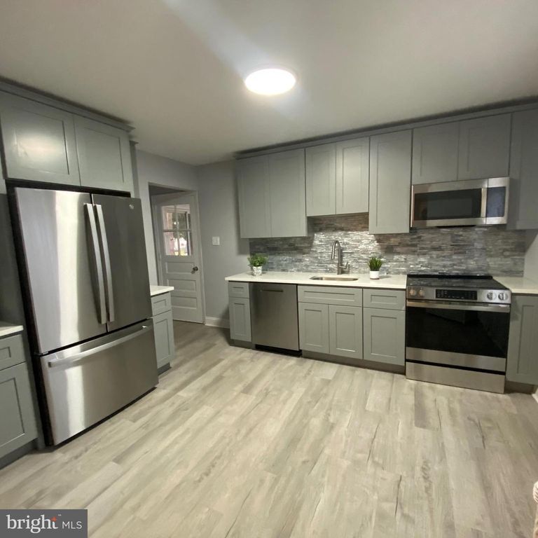 1313 WYNFIELD AVE, Bristol, PA 19007