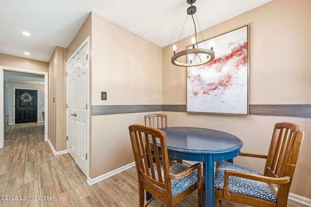 10755 Colonial Woods Ct, Louisville, KY 40223