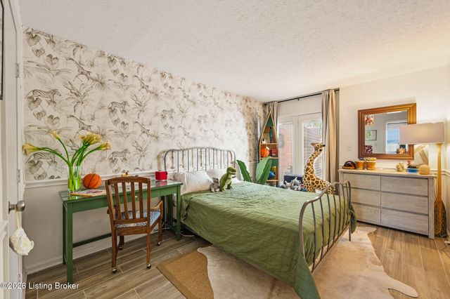 10755 Colonial Woods Ct, Louisville, KY 40223