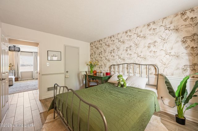 10755 Colonial Woods Ct, Louisville, KY 40223