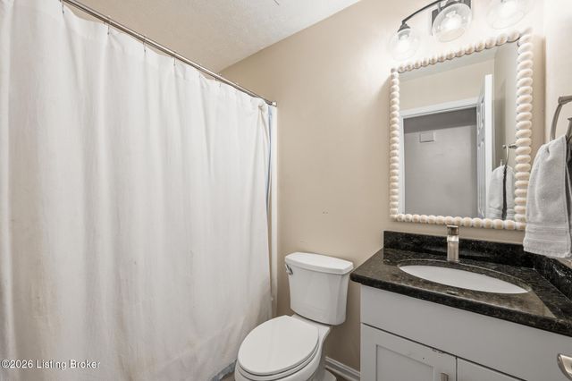 10755 Colonial Woods Ct, Louisville, KY 40223