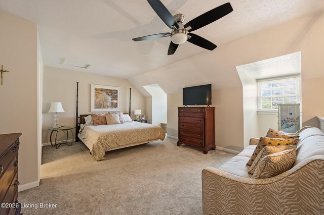 10755 Colonial Woods Ct, Louisville, KY 40223