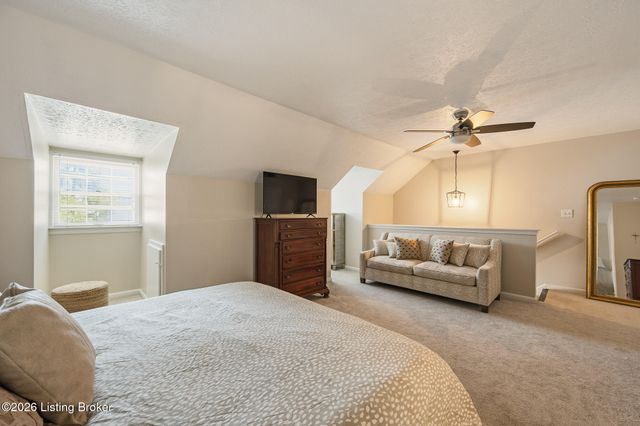 10755 Colonial Woods Ct, Louisville, KY 40223