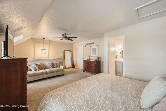 10755 Colonial Woods Ct, Louisville, KY 40223