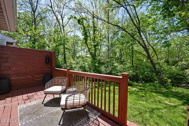 10755 Colonial Woods Ct, Louisville, KY 40223