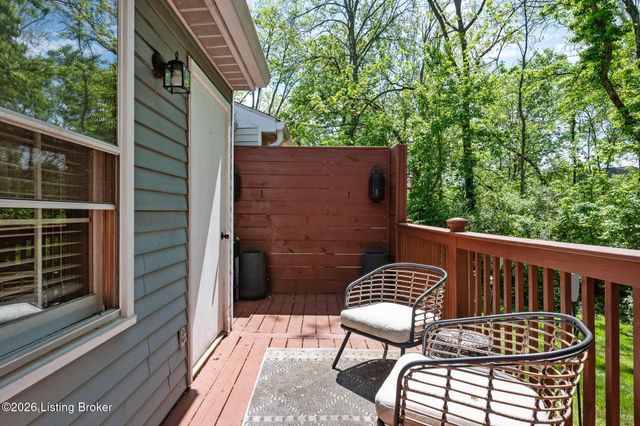 10755 Colonial Woods Ct, Louisville, KY 40223