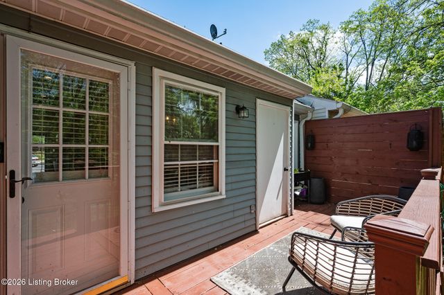 10755 Colonial Woods Ct, Louisville, KY 40223