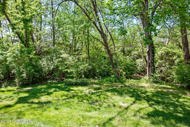 10755 Colonial Woods Ct, Louisville, KY 40223