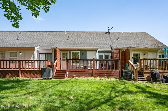 10755 Colonial Woods Ct, Louisville, KY 40223