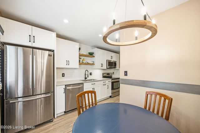 10755 Colonial Woods Ct, Louisville, KY 40223