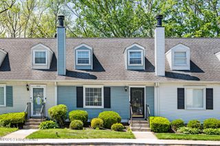 10755 Colonial Woods Ct, Louisville, KY 40223