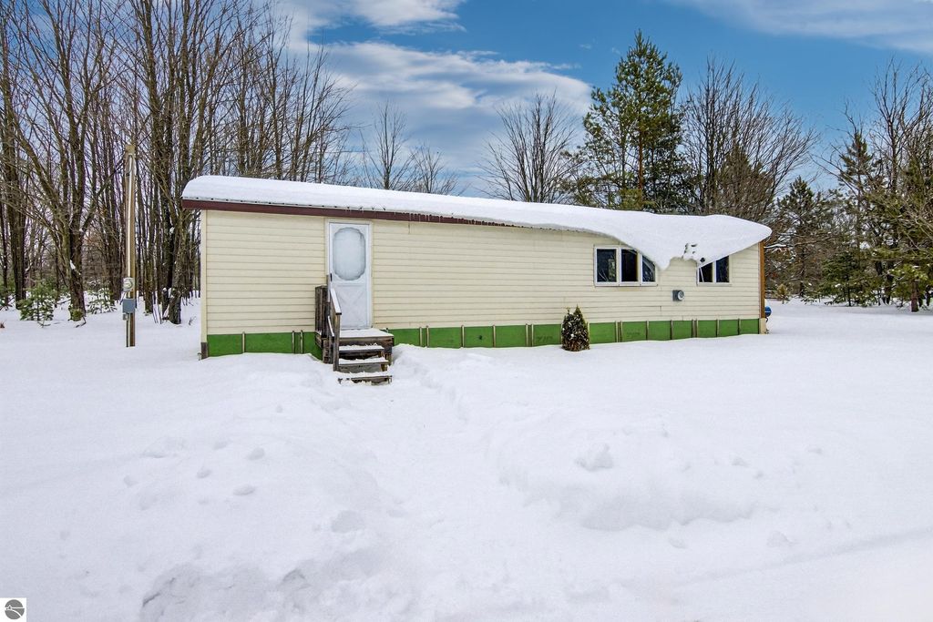 Image 13 of property listing at 6585 Wallaker Road, Benzonia, MI 49616