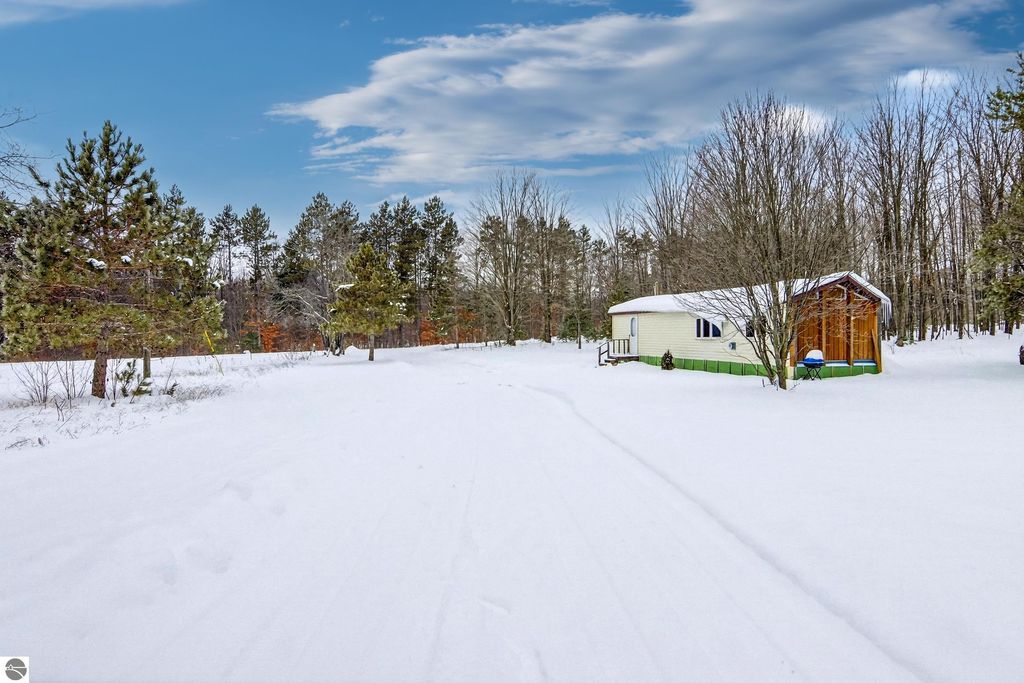 Image 14 of property listing at 6585 Wallaker Road, Benzonia, MI 49616