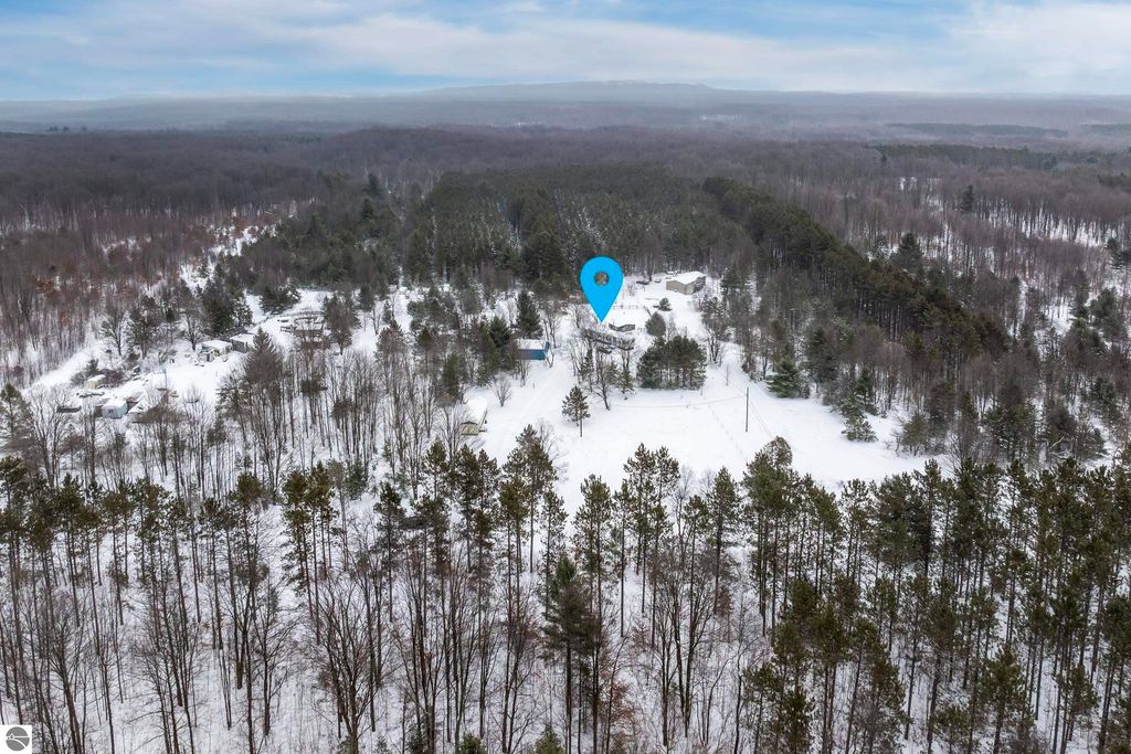 Image 2 of property listing at 6585 Wallaker Road, Benzonia, MI 49616