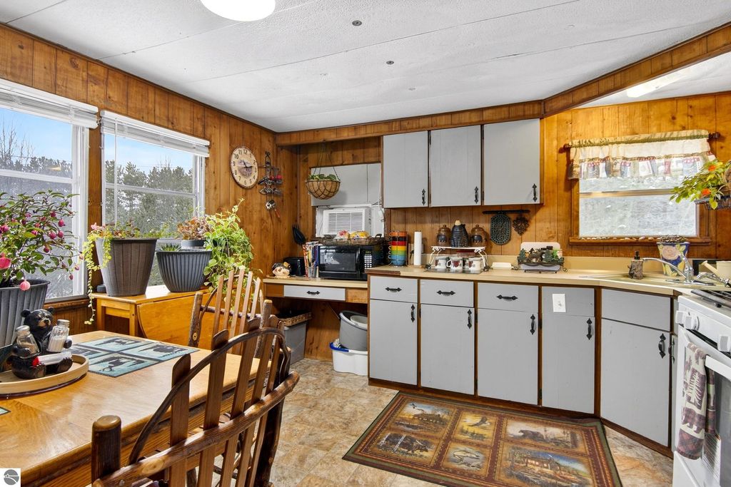 Image 9 of property listing at 6585 Wallaker Road, Benzonia, MI 49616