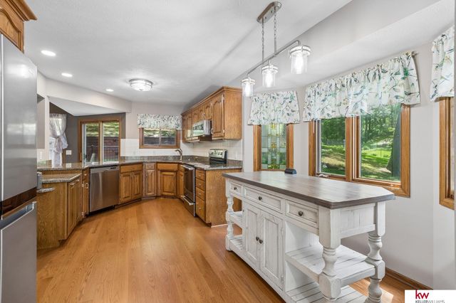 105 W Martin Drive, Bellevue, NE 68006