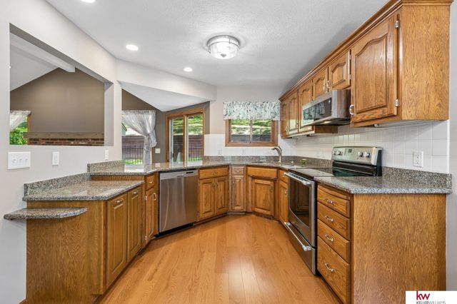 105 W Martin Drive, Bellevue, NE 68006