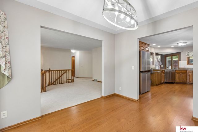 105 W Martin Drive, Bellevue, NE 68006