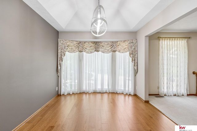 105 W Martin Drive, Bellevue, NE 68006