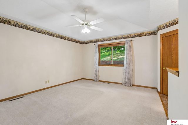 105 W Martin Drive, Bellevue, NE 68006