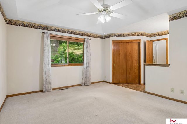 105 W Martin Drive, Bellevue, NE 68006