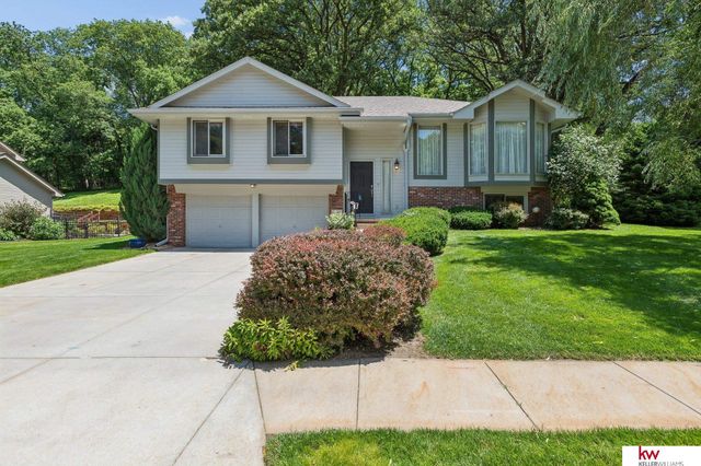 105 W Martin Drive, Bellevue, NE 68006