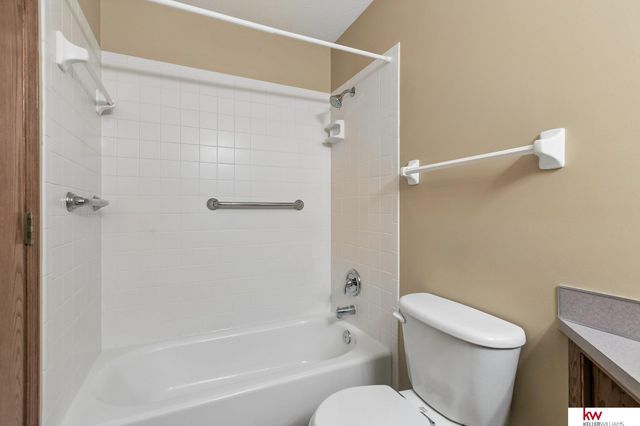 105 W Martin Drive, Bellevue, NE 68006