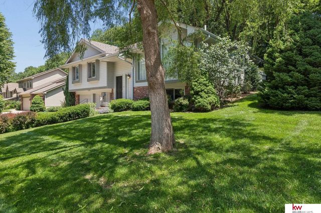 105 W Martin Drive, Bellevue, NE 68006