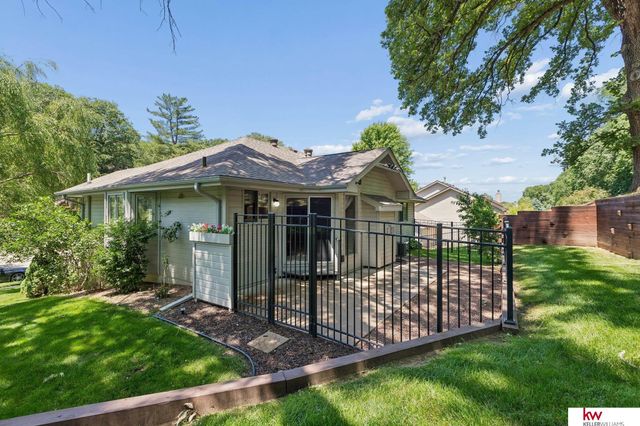 105 W Martin Drive, Bellevue, NE 68006