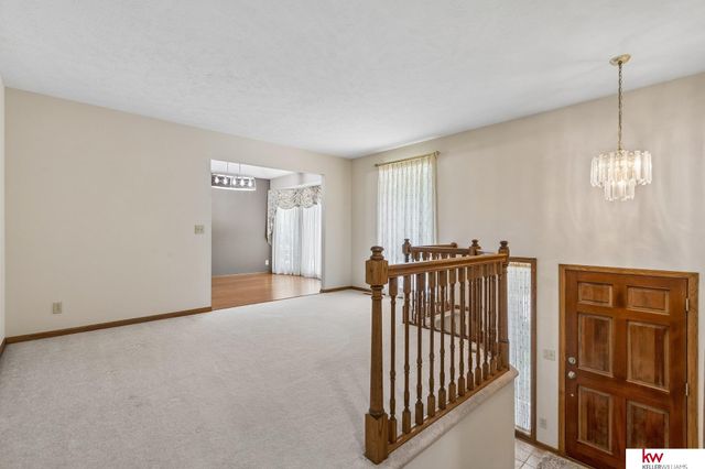105 W Martin Drive, Bellevue, NE 68006
