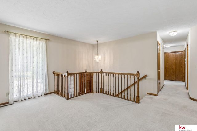105 W Martin Drive, Bellevue, NE 68006