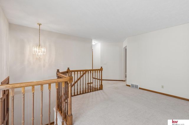 105 W Martin Drive, Bellevue, NE 68006