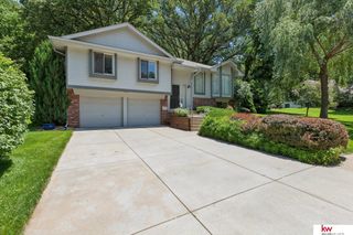 105 W Martin Drive, Bellevue, NE 68006
