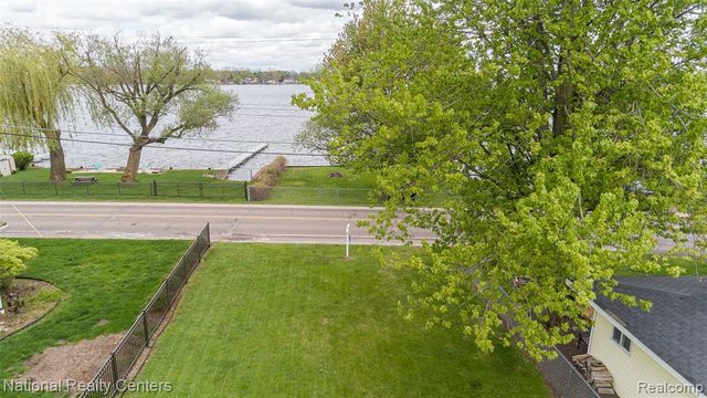 903 S. Lake Drive, Novi, MI 48377