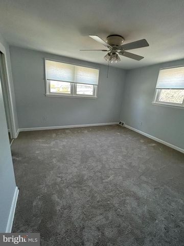 15 E AVON RD, Brookhaven, PA 19015