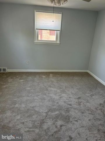 15 E AVON RD, Brookhaven, PA 19015