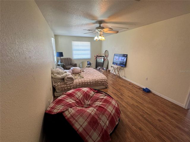 1736 W COUNTRY CLUB DRIVE, Tampa, FL 33612