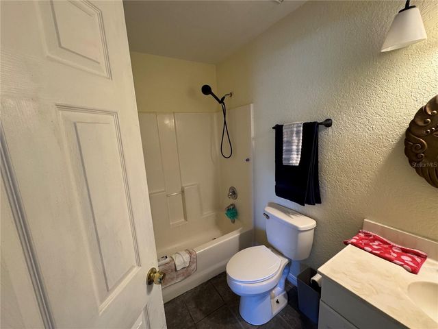 1736 W COUNTRY CLUB DRIVE, Tampa, FL 33612