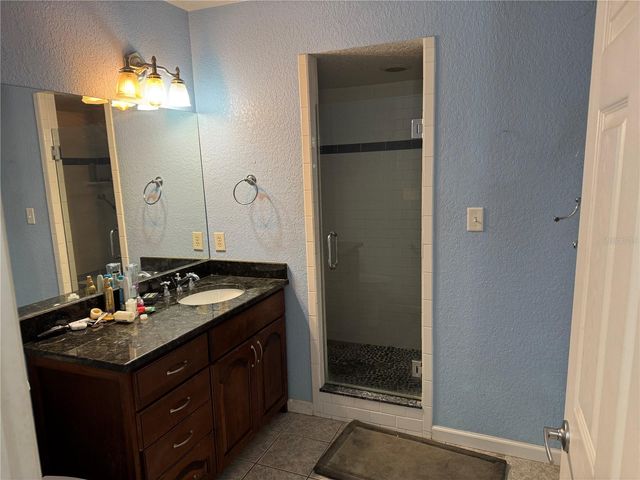 1736 W COUNTRY CLUB DRIVE, Tampa, FL 33612