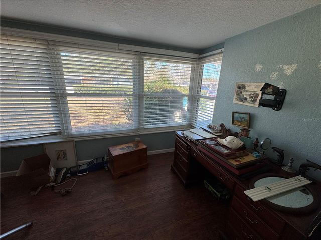 1736 W COUNTRY CLUB DRIVE, Tampa, FL 33612