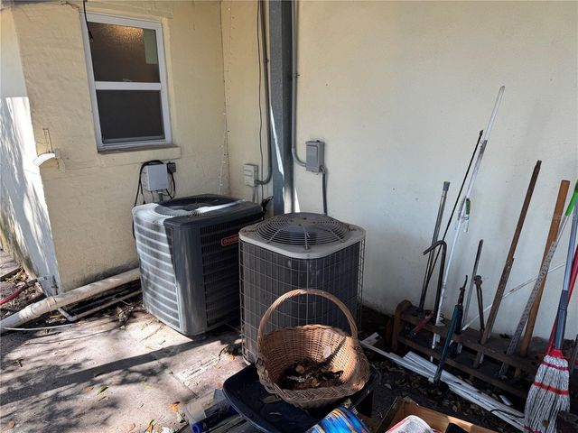 1736 W COUNTRY CLUB DRIVE, Tampa, FL 33612