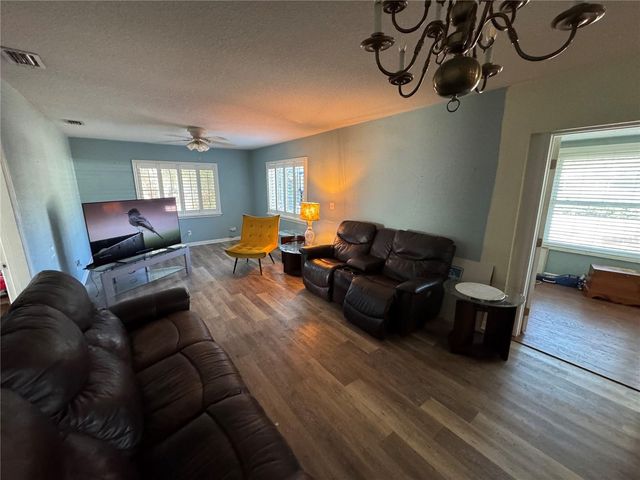 1736 W COUNTRY CLUB DRIVE, Tampa, FL 33612